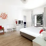 - Casa *