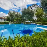 - Casa